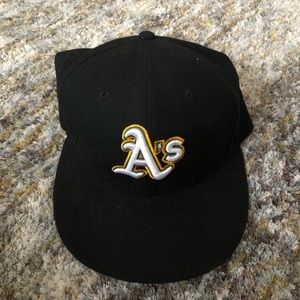 Black Oakland A’s fitted New Era hat. Size 7 1/4